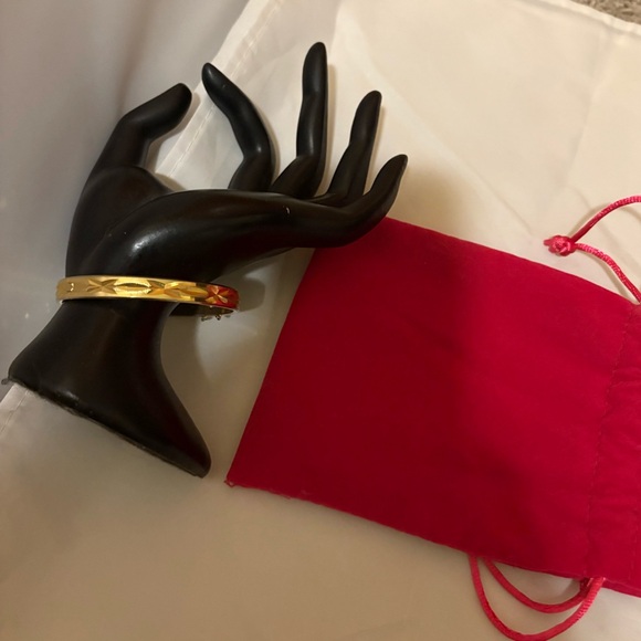 Beautiful Etched 18k RGP  Gold Bracelet with Snap Closure - Picture 4 of 13